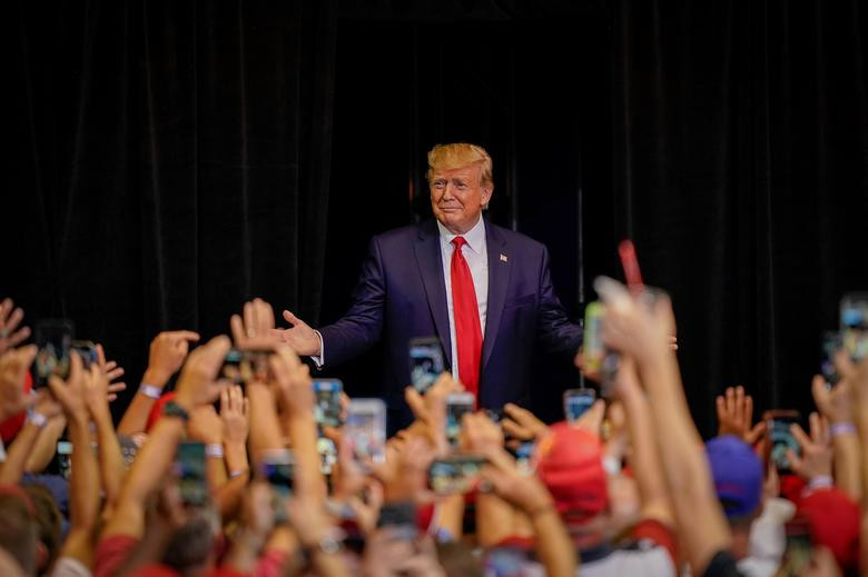 Bắc Carolina được xem là bang dao động nhưng thường nghiêng về ủng hộ Đảng Cộng hòa hơn. Tổng thống Trump từng giành chiến thắng tại bang này với cách biệt 4 điểm trong cuộc bầu cử năm 2016. Tuy nhiên, cuộc khảo sát của CBS News/YouGov gần đây lại không mang lại tín hiệu tích cực cho ông Trump khi tỷ lệ ủng hộ dành cho ông tại bang này thấp hơn đối thủ. Ảnh: Reuters.