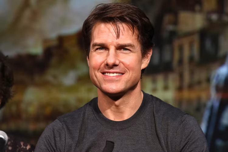 Tom Cruise từng ba lần được đề cử giải Oscar. Tuy nhiên, tài tử kém may mắn khi để tuột giải thưởng danh giá này. Được biết, năm 1990, anh gia nhập Giáo hội Scientology. Đặc biệt, ngôi sao Hollywood này rất sùng bái giáo phái này vì cho rằng những phương pháp giảng dạy của họ đã giúp anh chữa được căn bệnh khó đọc.