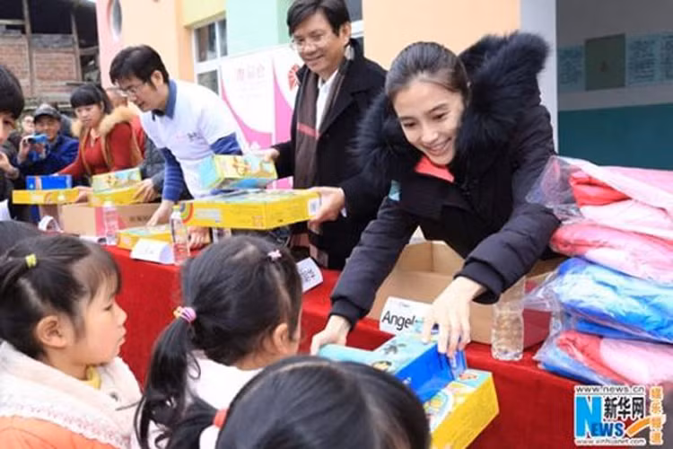 Chính Huỳnh Hiểu Minh từng thừa nhận khi không trang điểm, Angelababy trông rất xấu.