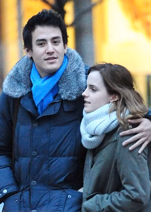 Tại Đại học Oxford, Emma gặp gỡ và nảy sinh tình cảm với Will Adamowicz vào tháng 12/2011. Cặp đôi công khai mối quan hệ vào tháng 4/2012. Chuyện tình của cô phù thủy nhỏ kéo dài cho đến mùa hè năm 2013. Đây cũng là mối tình bền lâu nhất của Emma cho đến thời điểm này.