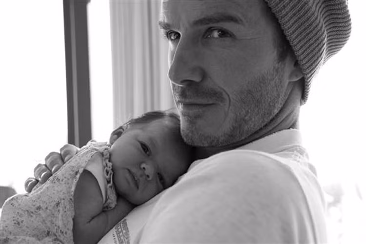 David Beckham hạnh phúc chào đón cô công chúa nhỏ gia nhập vào đại gia đình của mình.