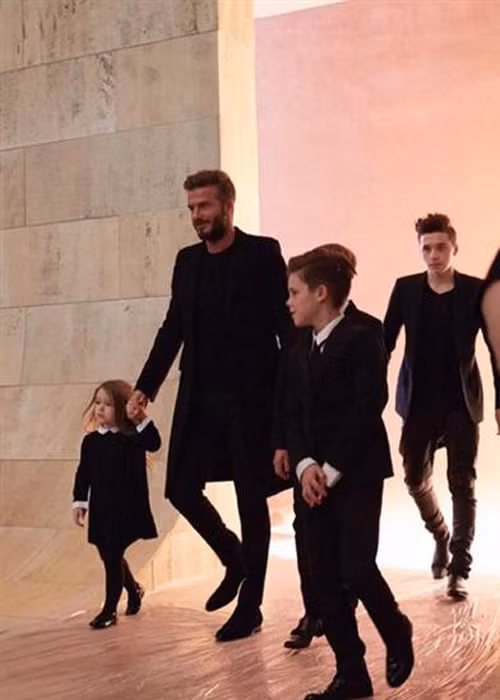 Cựu danh thủ đưa các con đến ủng hộ Victoria cho ra mắt bộ sưu tập tại thành phố New York vào tháng 2/2015.