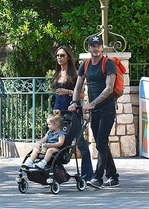 David và bà xã cùng tận hưởng thời gian bình yên bên con gái út tại công viên Disneyland vào tháng 8/2013.