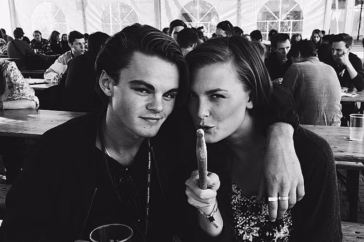 Konrad Annerud cho biết anh cảm thấy khó chịu một chút khi liên tục bị đề nghị chụp ảnh cùng.