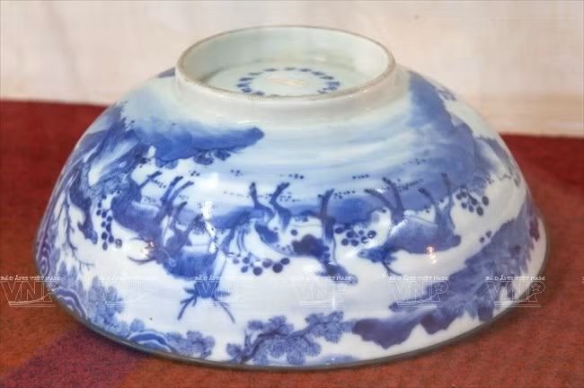 Đĩa men màu (Pháp). (Nguồn: Lê Minh/Báo ảnh Việt Nam).