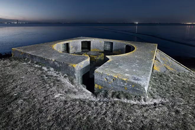 Nơi đặt súng máy tại một cứ điểm phòng thủ ở Hà Lan.