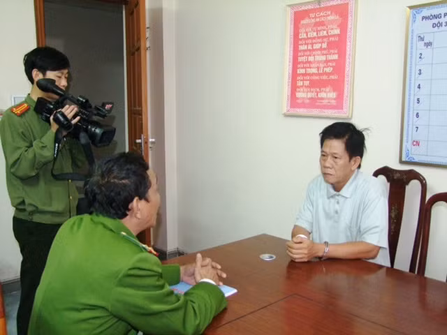 Bat tam giam dai ta cong an “rom” lua dao tien ty