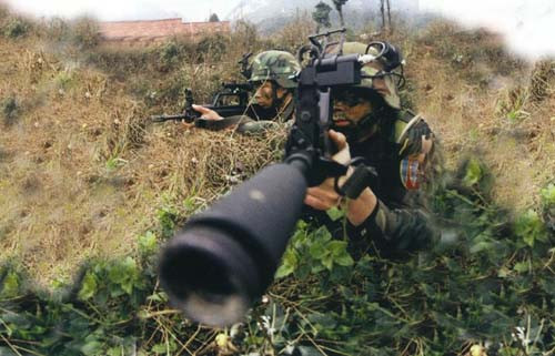 30 ngày lại có một đợt huấn luyện sống hoang dã: mang theo thức ăn cho 3 ngày nhưng phải hoạt động trong môi trường hoang dã 7 ngày và hành quân 1.000 km với toàn bộ súng ống đạn dược.