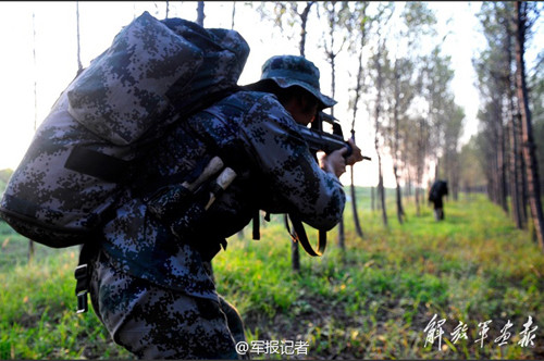 Tuy nhiên, đây chỉ là những tiêu chí ban đầu để được đặt chân vào trường huấn luyện lực lượng đặc biệt. Ở trong trường huấn luyện, các binh sỹ này sẽ phải trải qua quá trình huấn luyện cực kỳ nghiêm khắc và vẫn có thể bị đào thải nếu không đáp ứng được các yêu cầu.