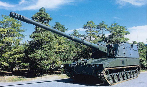 Type 99 là một khẩu pháo tự hành mạnh nhất của quân đội Nhật Bản. Nó có tầm bắn 30 km với đạn thường và 38 km với đạn tăng tầm với tốc độ bắn đạt 6 viên/phút. Pháo có hệ thống chỉ huy và radar kiểm soát bắn.
