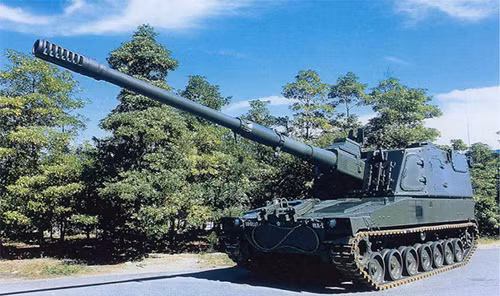 Type 99 là một khẩu pháo tự hành mạnh nhất của quân đội Nhật Bản. Nó có tầm bắn 30 km với đạn thường và 38 km với đạn tăng tầm với tốc độ bắn đạt 6 viên/phút. Pháo có hệ thống chỉ huy và radar kiểm soát bắn.