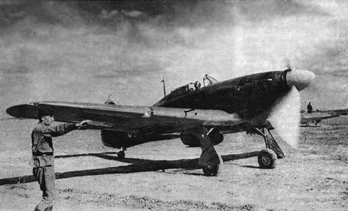 Các máy bay loại này có vận tốc tối đa 529 km/h, tốc độ lên cao 838m/ phút và trần bay 9.800m.