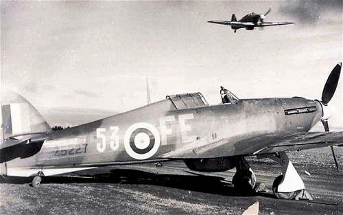 Loại máy bay với số lượng lớn thứ ba mà Không quân Liên Xô nhận được từ Đồng Minh là Hawker Hurricane. Tổng cộng có gần 3.000 chiếc loại này được Anh và Canada chuyển cho Liên Xô.