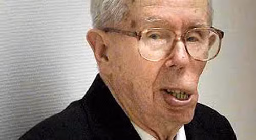 Tổng cộng ông được ghi nhận đã diệt hơn 500 lính đối phương bằng súng bắn tỉa và một con số khoảng 200 lính khác bị ông diệt bằng súng máy chưa được xác nhận. Simo xứng đáng là tay súng bắn tỉa số 1 thế giới trong thời gian Chiến tranh Thế giới thứ 2.