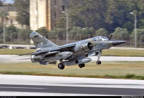 Quân đội Chad đã triển khai các đơn vị hướng đạo và trinh sát còn Chính phủ Pháp hỗ trợ một đội lính mặt đất và một số máy bay Mirage F1. Trong ảnh là một chiếc Mirage.