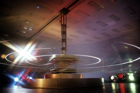 Máy li tâm được sử dụng để kiểm tra các phản ứng và sự chịu đựng của phi hành gia khi thoát khỏi lực hấp dẫn của trái đất.