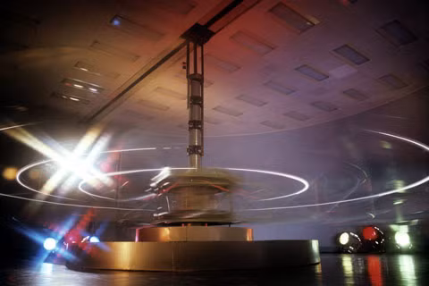 Máy li tâm được sử dụng để kiểm tra các phản ứng và sự chịu đựng của phi hành gia khi thoát khỏi lực hấp dẫn của trái đất.