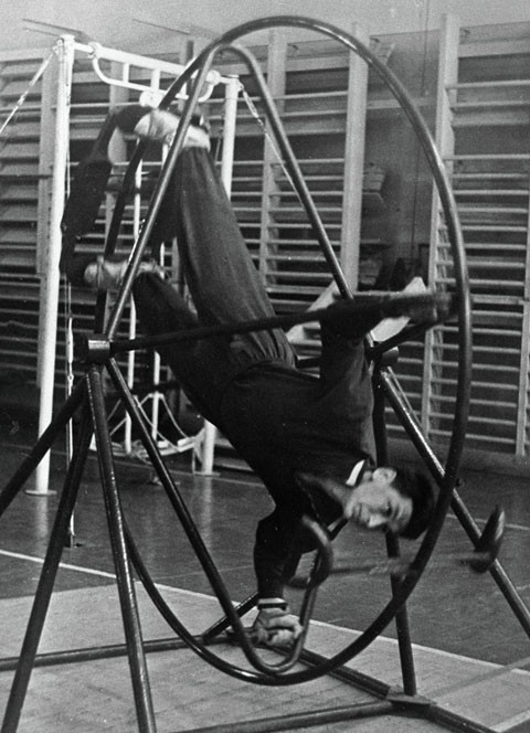 Vào tháng 4/2009, Tổng thống Nga Medvedev đã ký sắc lệnh chuyển Trung tâm về trực thuộc Cơ quan Vũ trụ Liên bang Nga (Roscosmos). Trong ảnh là phi hành gia Boris Yegorov tại phòng tập của trung tâm đào tạo phi hành gia.