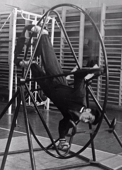 Vào tháng 4/2009, Tổng thống Nga Medvedev đã ký sắc lệnh chuyển Trung tâm về trực thuộc Cơ quan Vũ trụ Liên bang Nga (Roscosmos). Trong ảnh là phi hành gia Boris Yegorov tại phòng tập của trung tâm đào tạo phi hành gia.