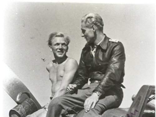 Sau khi được tự do, ông này đã tham gia thành lập Không quân Tây Đức năm 1956. Sau đó Hartmann trở thành một giảng viên bay và qua đời vào tháng 9/1993 vì tuổi già. Với thành tích "không thể tin nổi", Erich Hartmann hiện được ghi nhận là phi công xuất sắc nhất trong lịch sử không chiến.