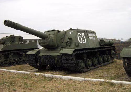 Chỉ sau 25 ngày, một phiên bản KV-14 đã hoàn thành và bắt đầu thử nghiệm ở nhà máy rồi thử nghiệm cấp Nhà nước. Đến 14/2/1943 thì nó được chấp thuận để sản xuất hàng loạt tại nhà máy Kirov Chelyabinsky. KV-14 sau đó chính thức đổi tên thành pháo tự hành SU-152. Tính đến cuối năm 1943, đã có 704 khẩu pháo tự hành loại này xuất xưởng.