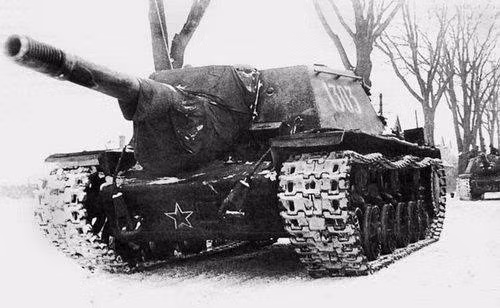 Do đó, tháng 12/1942, Ủy ban Quốc phòng Nhà nước Liên Xô đã yêu cầu các cơ quan quốc phòng tập trung phát triển pháo tự hành với vũ khí chính là khẩu pháo ML-20 cỡ nòng 152,4mm.