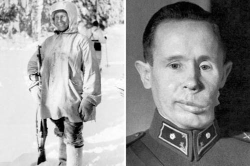 Người ta nói rằng Simo quá khôn ngoan và kỹ năng ngụy trang thì xứng đáng bậc thầy. Ông mặc một bộ đồ ngụy trang trắng toát và nén chặt tuyết ở ngay phía trước để khi bắn tuyết không bị tung lên. Ông cũng ngậm tuyết trong miệng để hơi thở khong bị ngưng đọng khiến mình bị lộ.