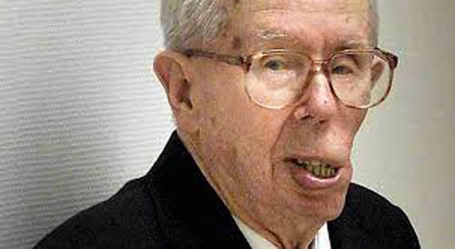 Tổng cộng ông được ghi nhận đã diệt hơn 500 lính đối phương bằng súng bắn tỉa và một con số khoảng 200 lính khác bị ông diệt bằng súng máy chưa được xác nhận. Simo xứng đáng là tay súng bắn tỉa số 1 thế giới trong thời gian Chiến tranh Thế giới thứ 2.