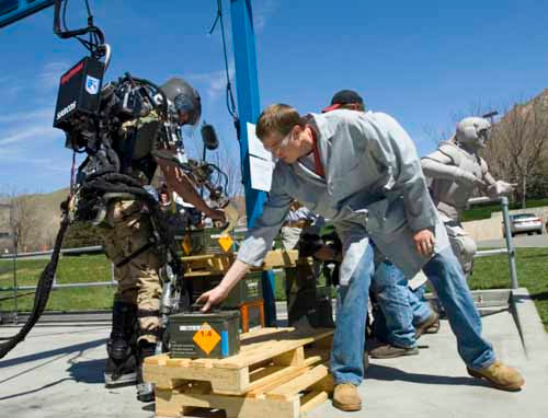 Lo trang bi giup linh My chien dau nhu “sieu nhan”-Hinh-6