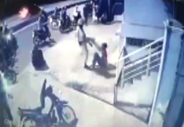 CSGT len goi va chia sung de doa nguoi vi pham