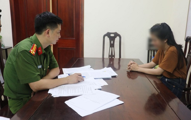 Bắt “nữ quái” lừa đảo, chiếm đoạt 13 xe ô tô Bat “nu quai” lua dao, chiem doat 13 xe o to