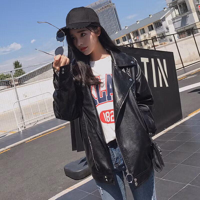 Bên cạnh việc được khen ngợi bởi ngoại hình xinh đẹp, 9X cũng sở hữu phong cách thời trang cá tính, hiện đại.