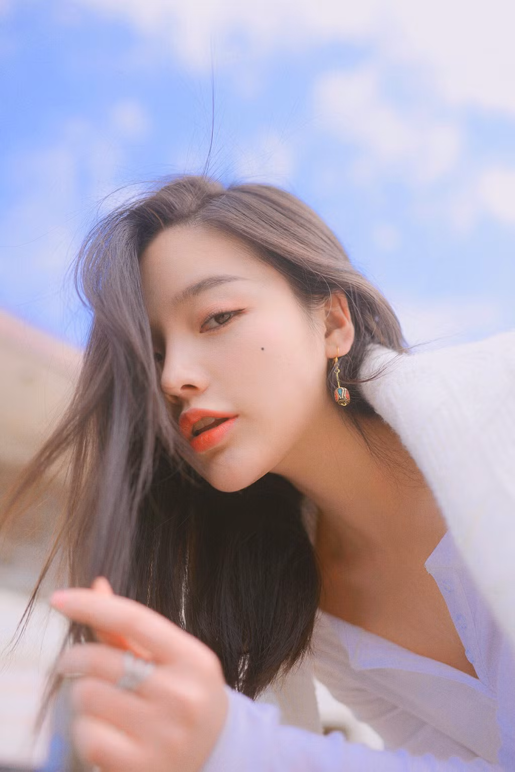 9X sở hữu "góc nghiêng thần thánh". Cô nàng tận dụng thế mạnh này để có được những bức hình cuốn hút.