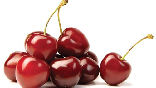 Chúng ta thường thấy những quả anh đào bày trên những chiếc bánh trứng sữa. Quả Anh đào tươi mát, màu sắc đẹp. Nó có chứa hàm lượng sắt cao có chức năng thúc đẩy công hiệu tuần hoàn và miễn dịch cho máu. Chất sắt trong anh đào cao, rất thích hợp với phụ nữ, vì nó có tác dụng bổ sung và nuôi dưỡng máu, giúp da dẻ mịn màng và trẻ lâu.