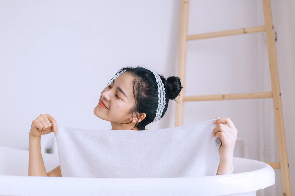 Không đơn thuần chỉ là hot girl mạng, Lưu Tương còn là một trong những người mẫu đắt show. Cô tham gia chụp ảnh với nhiều phong cách khác nhau, từ cổ trang, học đường đến cô nàng hiện đại, phóng khoáng. Ở mỗi concept, cô gái 22 tuổi đều khiến nhiều người trầm trồ.