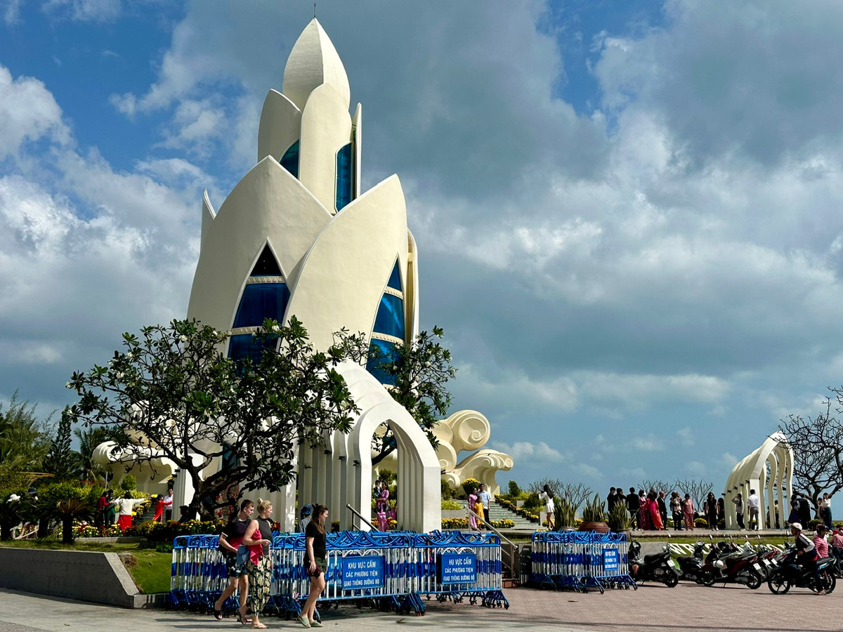Tháp Trầm Hương, một công trình kiến trúc điểm nhấn của Nha Trang, nơi được nhiều người dân và du khách lựa chọn check-in.