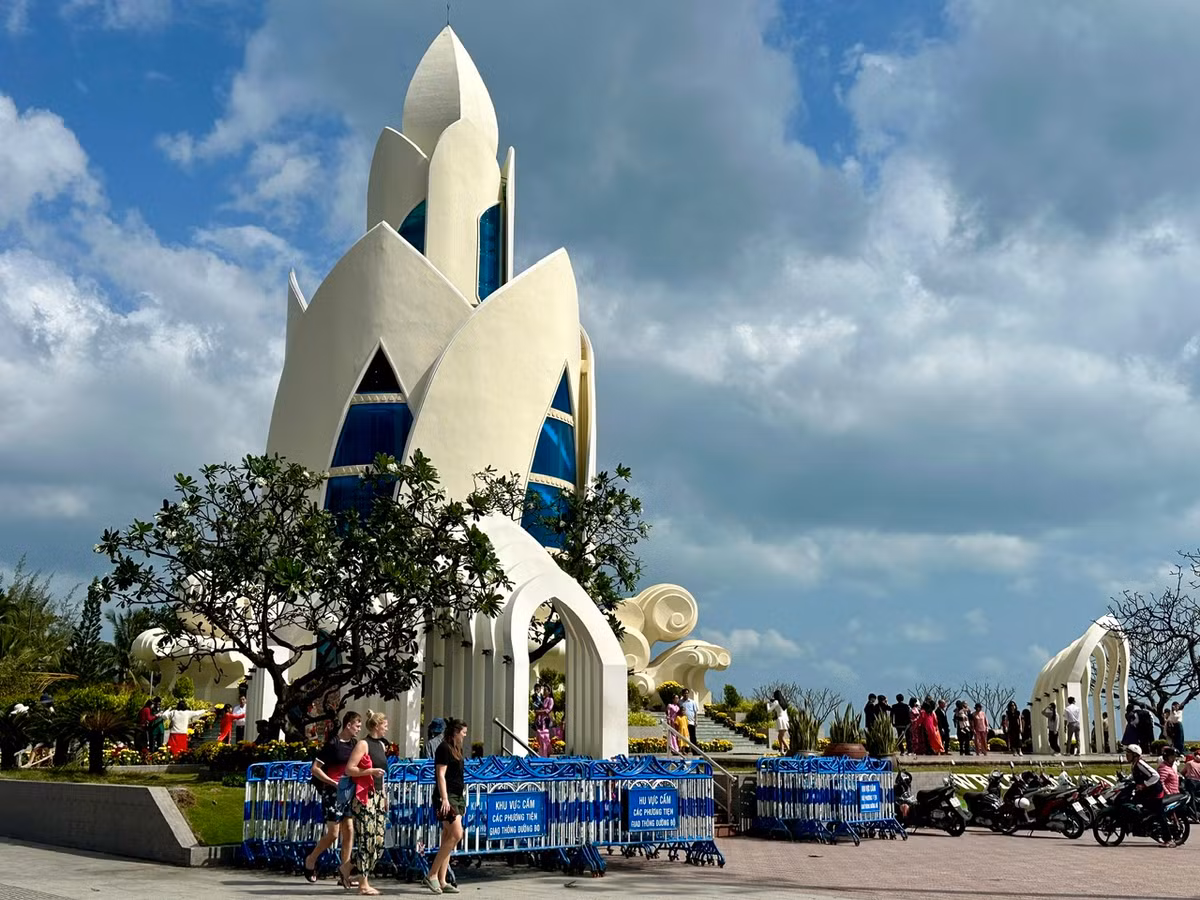Tháp Trầm Hương, một công trình kiến trúc điểm nhấn của Nha Trang, nơi được nhiều người dân và du khách lựa chọn check-in.
