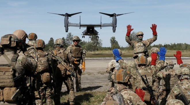 Trong số vũ khí mà Lầu Năm Góc đã chuyển cho Ukraine tới nay có hơn 1.400 tên lửa phòng không vác vai FIM-92 Stinger, 8.500 tên lửa chống tăng FGM-148 Javellin, 700 máy bay không người lái (UAV) cỡ nhỏ Switchblade, 142 lựu pháo với hơn 900.000 viên đạn.