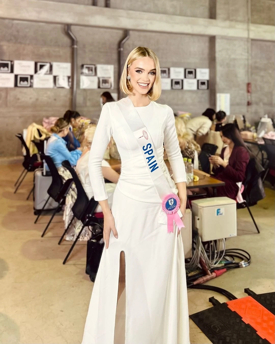 Người đẹp Tây Ban Nha Alba Pérez (22 tuổi) trở thành Á hậu 2 Hoa hậu Quốc tế 2024. Cô sở hữu vẻ ngoài ngọt ngào, thanh lịch, hình thể cân đối. Người đẹp hiện là sinh viên ngành Y khoa. Mô tả về bản thân, á hậu cho biết: "Tôi là người ủng hộ sự đa dạng, bình đẳng và hòa nhập. Tôi thấy mình khiêm tốn, nhiệt huyết và kiên trì. Tôi thuộc kiểu người tin vào sức mạnh của giao tiếp, tôn trọng và đồng cảm. Đó cũng là những điều hoàn hảo để xây dựng một xã hội tốt đẹp hơn". Ảnh: @albaaperez02.