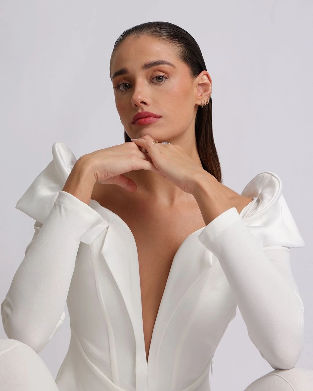 Á hậu đồng hành cùng nhiều dự án, tổ chức để bảo vệ, hỗ trợ nhóm người yếu thế, gặp khó khăn trong xã hội. Sau khi trở thành Miss International Bolivia, cô từng cam kết thực hiện các hoạt động thiện nguyện, xã hội và truyền cảm hứng đến cộng đồng thông qua những thay đổi tích cực. Camila Roca được fan sắc đẹp Bolivia yêu mến không chỉ vì học thức, mà còn trách nhiệm với xã hội. Ảnh: Camila Ribera Roca.