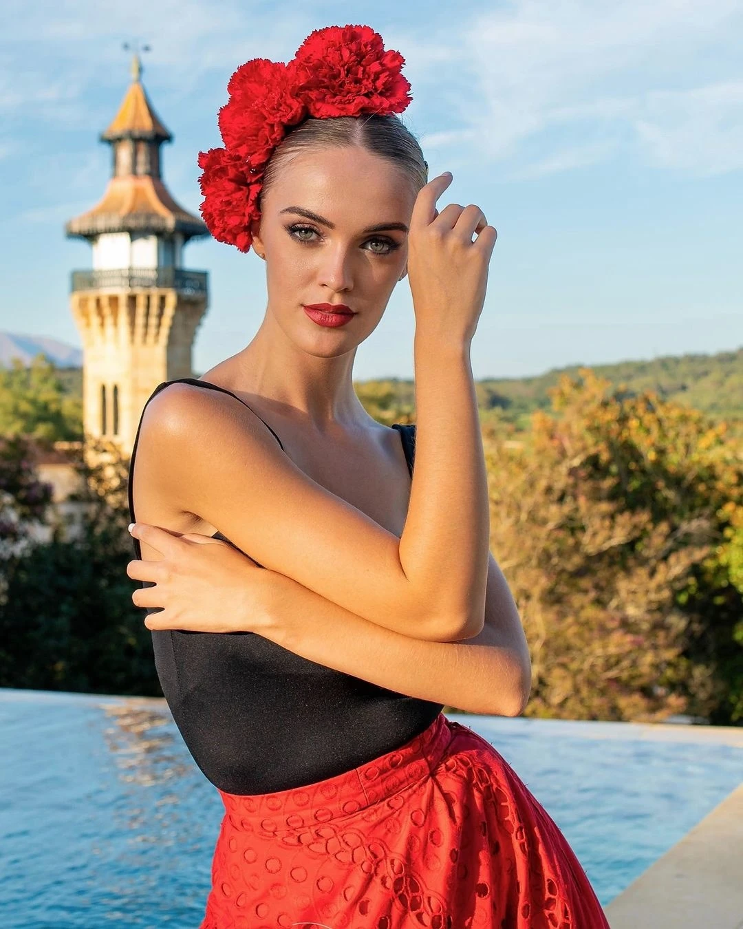 Alba Pérez cũng là người mẫu tại quê nhà trong nhiều năm qua. Á hậu thông thạo tiếng Anh, biết giao tiếp tiếng Pháp và Nhật Bản. Cô từng theo đuổi nhiều dự án về chăm sóc sức khỏe dành cho những người có điều kiện khó khăn. Thời gian rảnh rỗi, người đẹp thích khiêu vũ, chơi các môn thể thao dưới nước và đi du lịch. Ảnh: @albaaperez02.