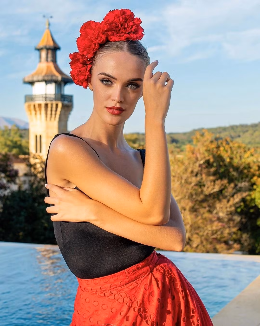 Alba Pérez cũng là người mẫu tại quê nhà trong nhiều năm qua. Á hậu thông thạo tiếng Anh, biết giao tiếp tiếng Pháp và Nhật Bản. Cô từng theo đuổi nhiều dự án về chăm sóc sức khỏe dành cho những người có điều kiện khó khăn. Thời gian rảnh rỗi, người đẹp thích khiêu vũ, chơi các môn thể thao dưới nước và đi du lịch. Ảnh: @albaaperez02.