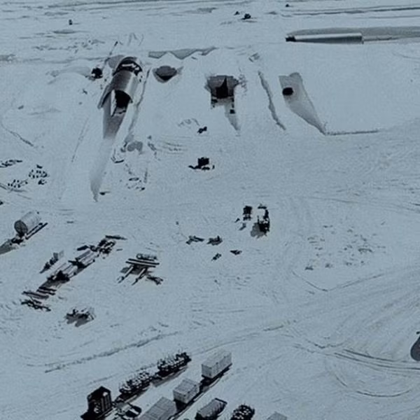 Camp Century không chỉ là một biểu tượng của Chiến tranh Lạnh mà còn là một lời nhắc nhở mạnh mẽ về sự tương tác giữa con người và thiên nhiên. Những bí ẩn của quá khứ, được bảo tồn dưới lớp băng giá hàng thập kỷ, đang dần lộ diện, mang theo những câu chuyện chưa từng được kể và những bài học quý giá cho thế hệ mai sau.(Ảnh:CIRES)