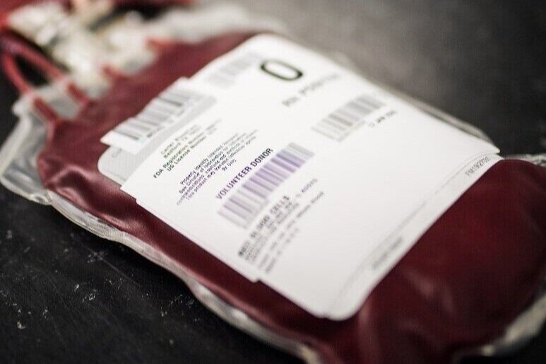 Trong khi đó, nhóm máu O Rh- là nhóm gặp nhiều rủi ro nhất trong quy luật cho và nhận máu, vì nó chỉ nhận được từ nhóm O Rh-.(Ảnh:Carter BloodCare Specialty Services)