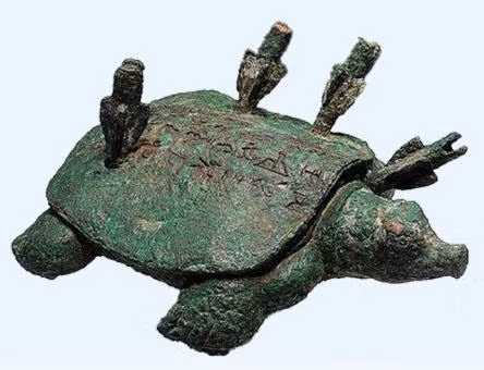 Sau khi nhờ các chuyên gia thẩm định, ông phát hiện rằng đó là một báu vật quý hiếm từ thời nhà Thương và nhà Chu, trị giá khoảng 1,8 tỷ tệ (hơn 6,3 nghìn tỷ đồng).(Ảnh: wangyemuseum)