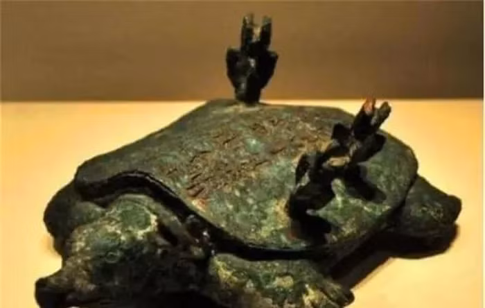 Dù phát hiện này có giá trị rất lớn, ông lão đã quyết định giao báu vật này cho nhà nước thay vì giữ làm của riêng. (Ảnh: DNVN)