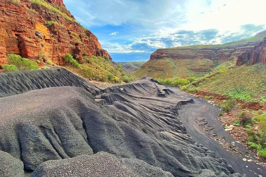 Sau nhiều thập kỷ, hơn 2.000 công nhân và cư dân đã mất mạng do hít phải bụi amiăng gây ung thư phổi và các bệnh nguy hiểm khác. (Ảnh:ABC)