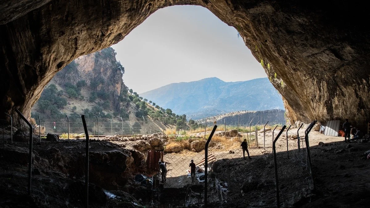 Hầm đá, được đặt tên là Soii Havzak, chứa nhiều hiện vật từ ba loài này, cho thấy họ đã từng chung sống và tương tác. (Ảnh: Reddit)
