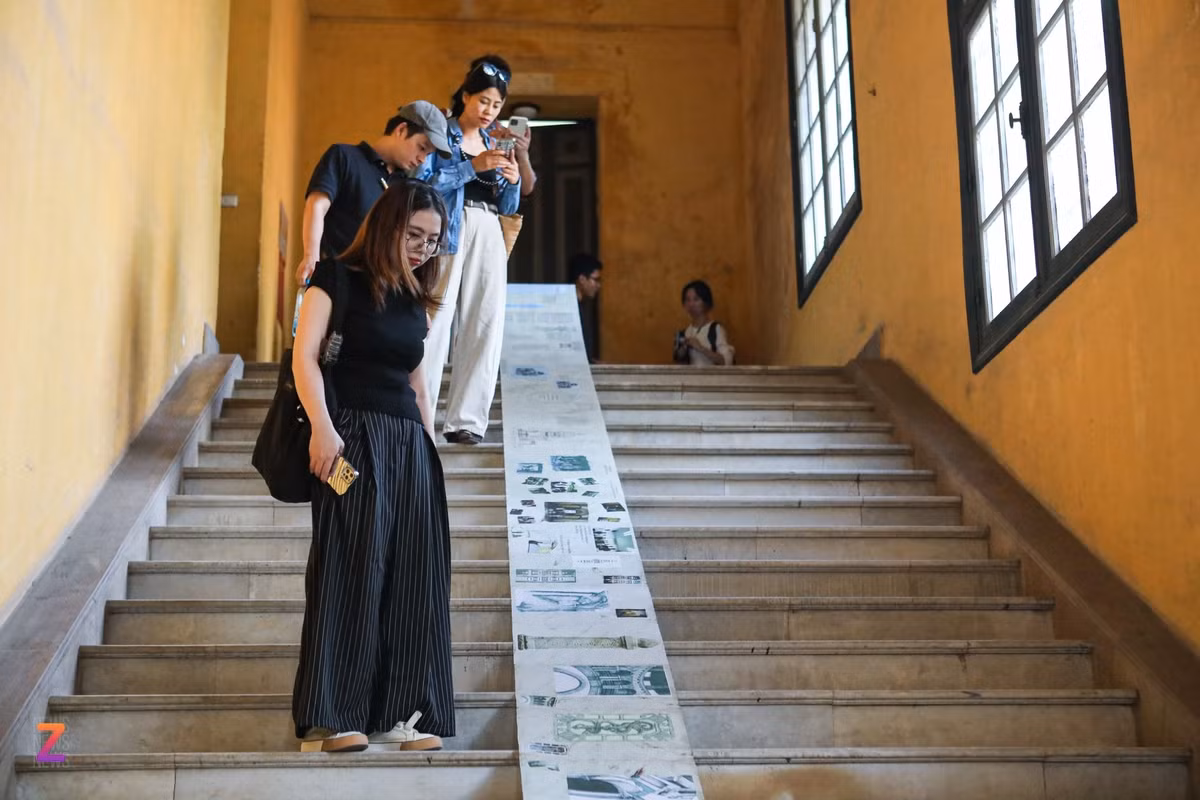 Tác phẩm Mê lộ Đông Dương - tìm về lối xưa do TS. Trần Hậu Yên Thế, các giảng viên, nghệ sĩ khách mời và sinh viên Trường Khoa học liên ngành và Nghệ thuật thực hiện như những lời tri ân, hồi cố về một môn học từng có trong học phần nghiên cứu về kiến trúc cổ truyền Phương Đông của Trường Mỹ thuật Đông Dương, do KTS Charles Batteur giảng dạy.