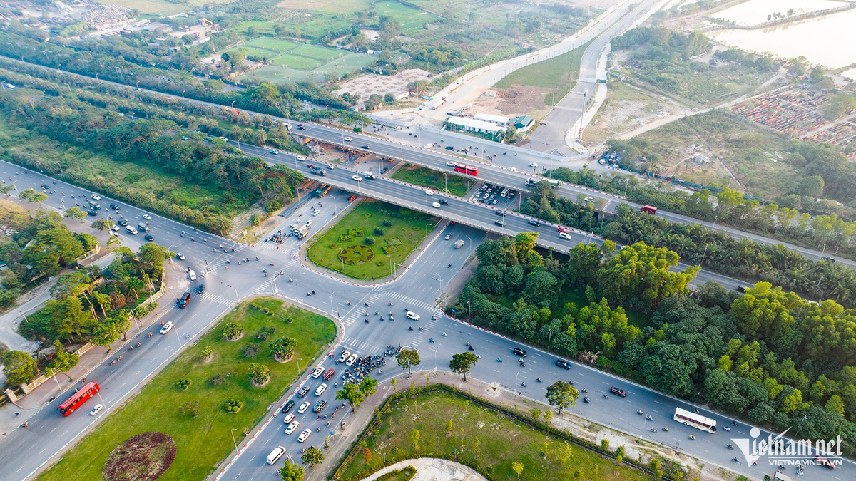 Đầu năm 2023, dự án đầu tư xây dựng tuyến đường Lê Quang Đạo kéo dài có điểm đầu tại nút giao Lê Quang Đạo - đại lộ Thăng Long, điểm cuối tại vị trí ranh giới khu đô thị Dương Nội (quận Hà Đông).